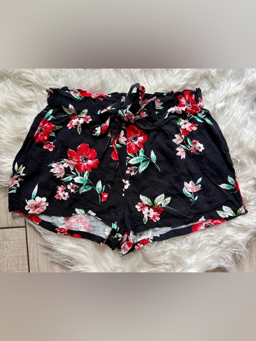 Rue21 Black Floral Elastic-Waist Mini Shorts with Red & Pink Flowers
